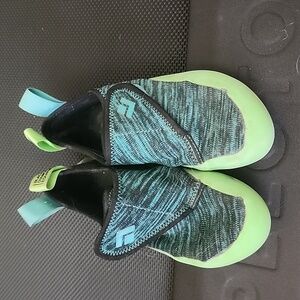 Black Diamond Kids rock climbing shoes size 3
